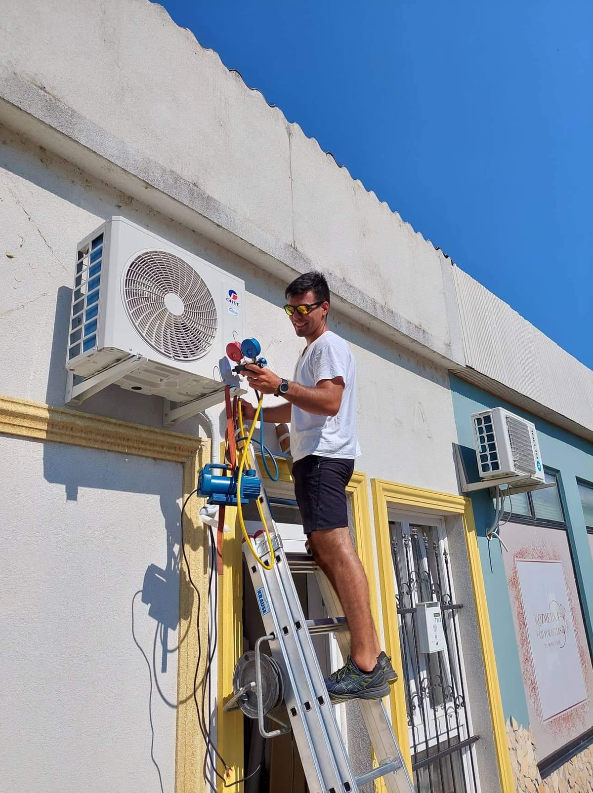 Juhász Balázs manifold mérősorral hűtőközeg ellenőrzés